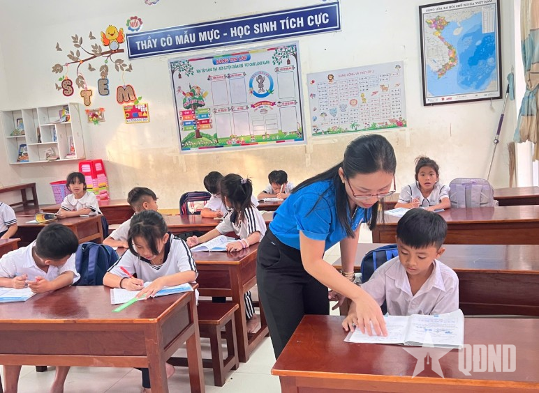 Gieo chữ nơi đảo tiền tiêu